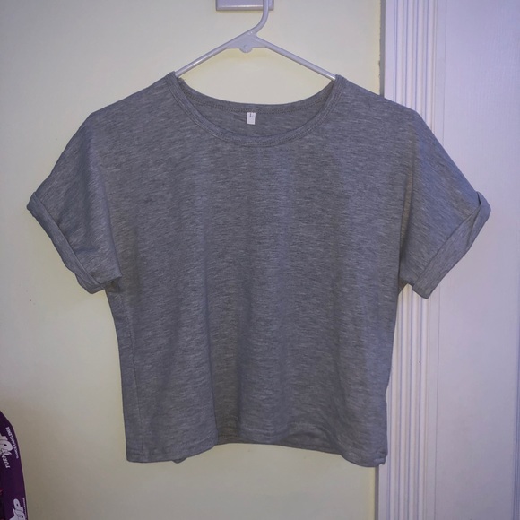 ROMWE Tops - Solid grey crop top